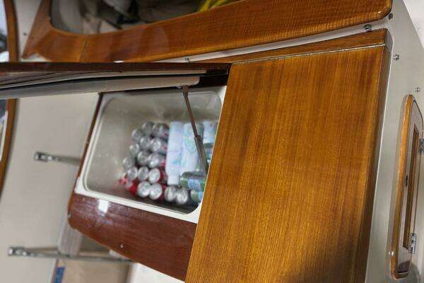 Hinckley 36 Picnic Boat EP Yacht For Sale