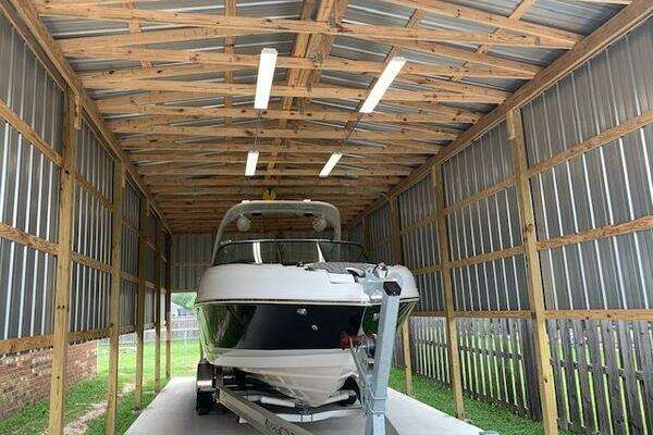 Photo of the 2018 Rinker 29QX