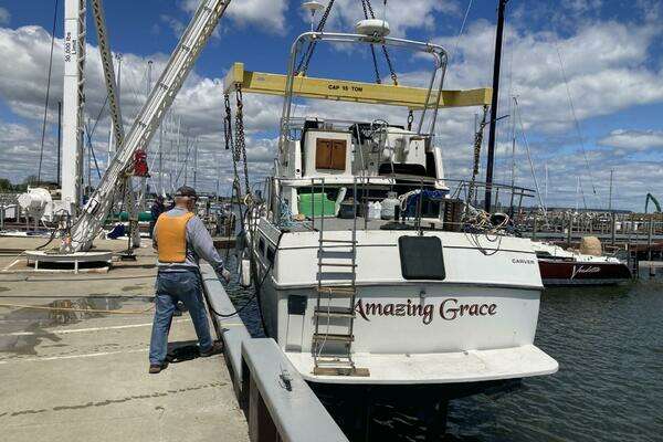 Photo of the 1983 Carver 3607 AC