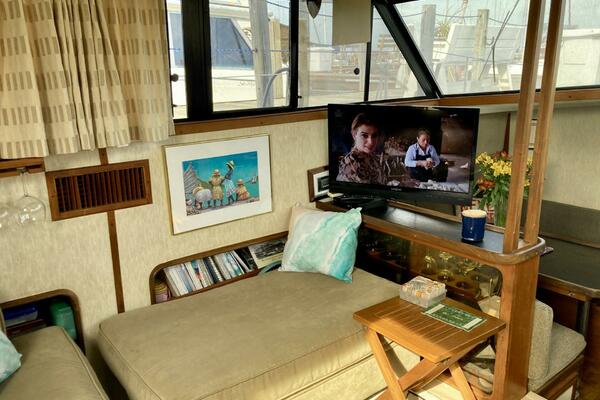 36ft Carver Yacht For Sale