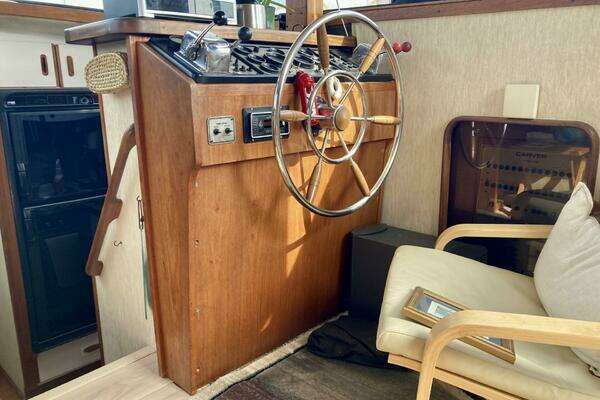 Photo of the 1983 Carver 3607 AC