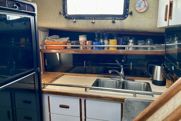 36ft Carver Yacht For Sale