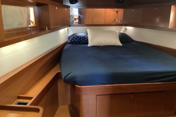 At Last 45ft Beneteau Yacht For Sale
