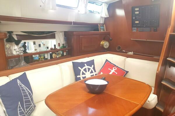 KULEANA 42ft Beneteau Yacht For Sale