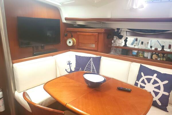 KULEANA 42ft Beneteau Yacht For Sale