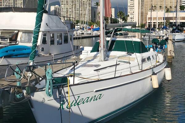 KULEANA 42ft Beneteau Yacht For Sale