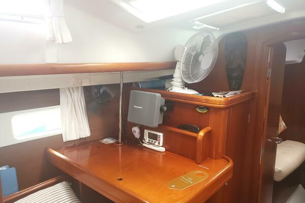 KULEANA 42ft Beneteau Yacht For Sale