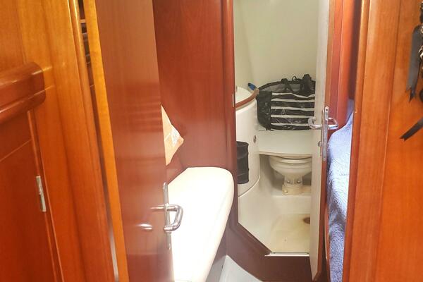 KULEANA 42ft Beneteau Yacht For Sale