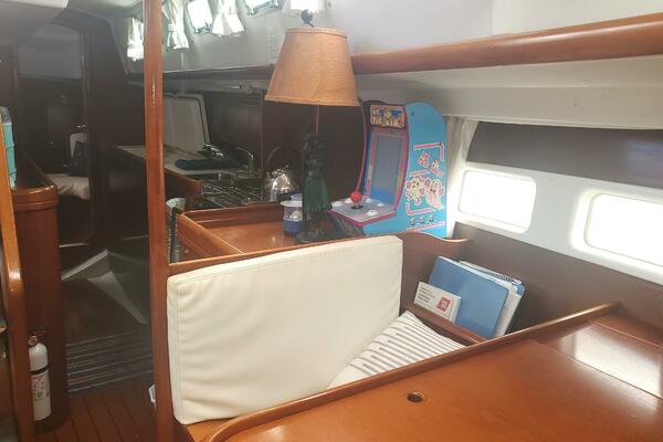 KULEANA 42ft Beneteau Yacht For Sale