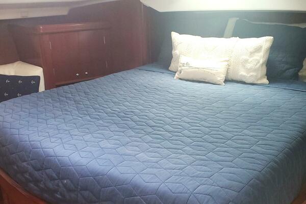 KULEANA 42ft Beneteau Yacht For Sale