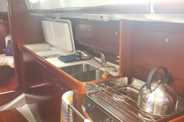 KULEANA 42ft Beneteau Yacht For Sale