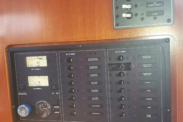 KULEANA 42ft Beneteau Yacht For Sale