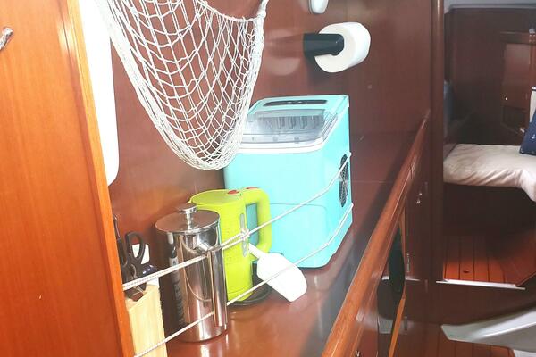 KULEANA 42ft Beneteau Yacht For Sale