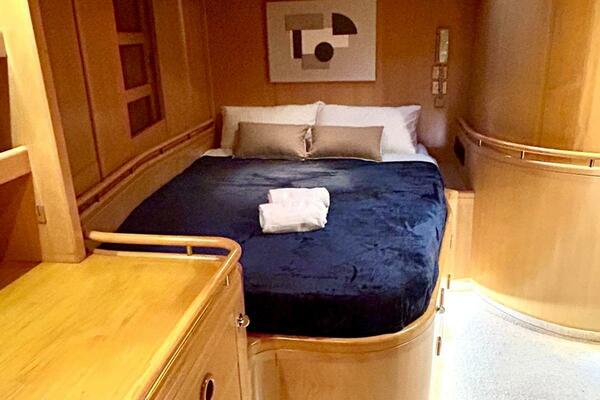 PERSISTENCE 110ft Sensation Yachts Yacht For Sale