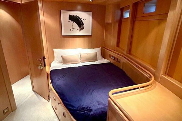 PERSISTENCE 110ft Sensation Yachts Yacht For Sale