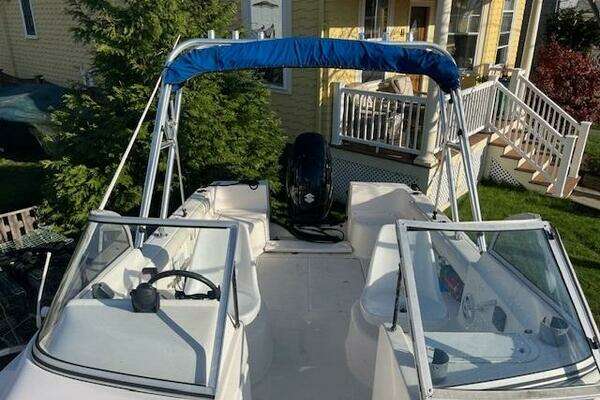 Photo of the 2003 Palm Beach 22DC White Cap