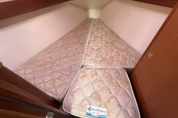 31ft Beneteau Yacht For Sale