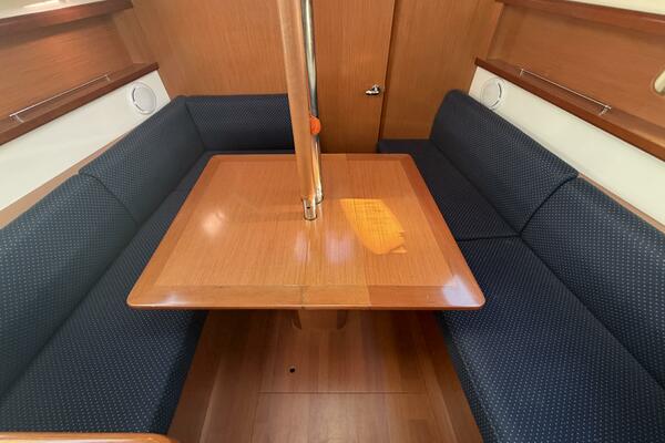 31ft Beneteau Yacht For Sale