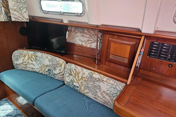 Neptune s Daughter 36ft Beneteau Yacht For Sale