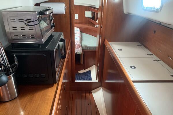 Neptune s Daughter 36ft Beneteau Yacht For Sale