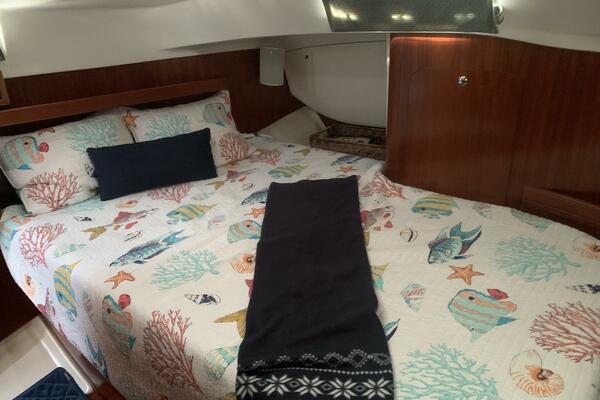 Neptune s Daughter 36ft Beneteau Yacht For Sale