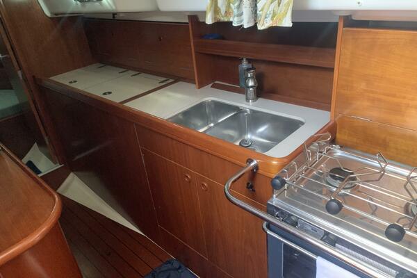 Neptune s Daughter 36ft Beneteau Yacht For Sale