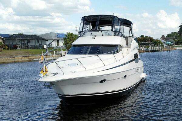 Photo of the 2001 Silverton 410 Sport Bridge "The Perch"