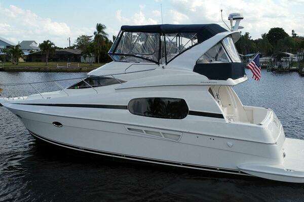 Photo of the 2001 Silverton 410 Sport Bridge "The Perch"