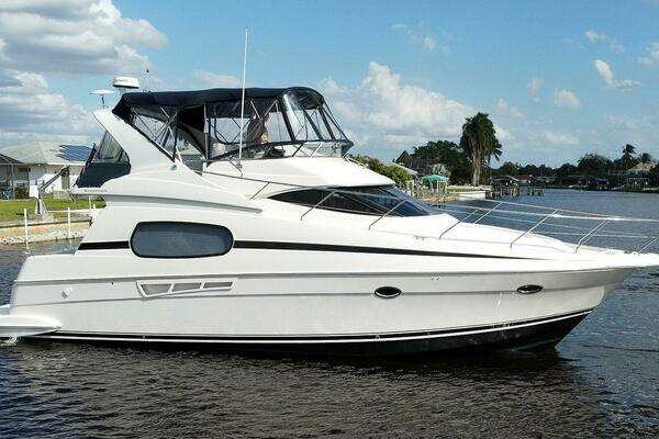 Photo of the 2001 Silverton 410 Sport Bridge "The Perch"