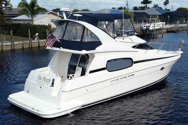 Photo of the 2001 Silverton 410 Sport Bridge "The Perch"