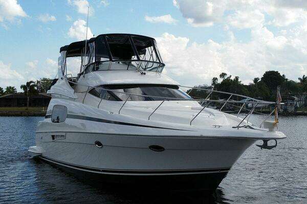 Photo of the 2001 Silverton 410 Sport Bridge "The Perch"