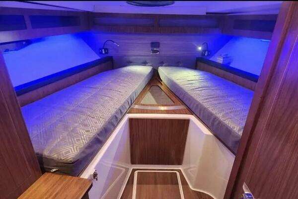 Four Winns 355 Vista Coupe Yacht For Sale