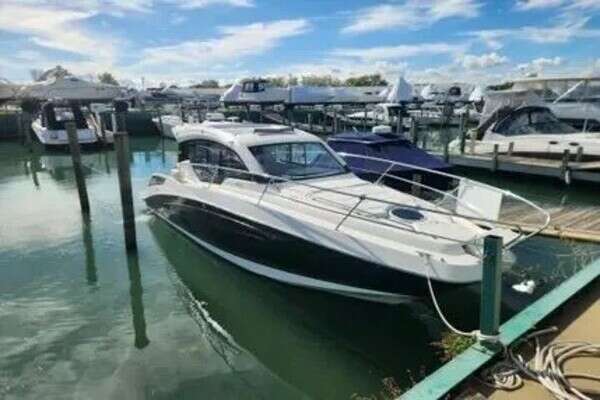 35-ft-Four Winns-2022-355 Vista Coupe- St Clair Shores Michigan United States  yacht for sale