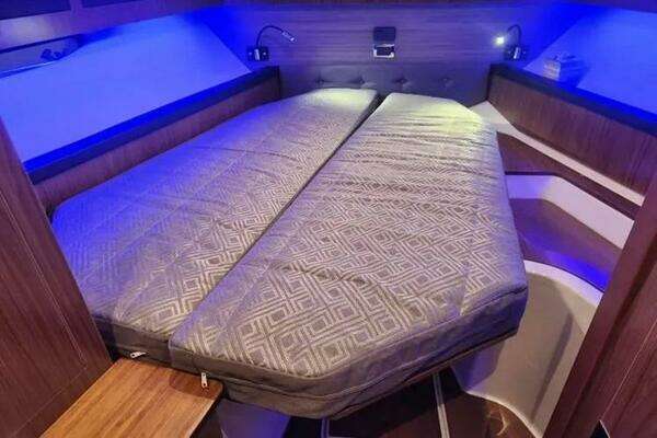 Four Winns 355 Vista Coupe Yacht For Sale