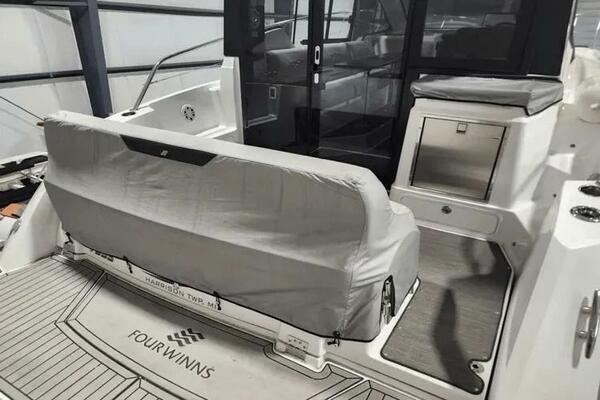 35ft Four Winns Yacht For Sale