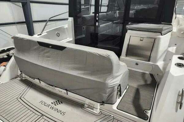 Four Winns 355 Vista Coupe Yacht For Sale