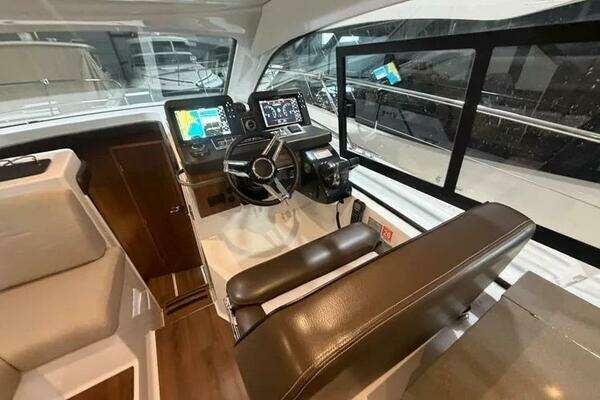 Four Winns 355 Vista Coupe Yacht For Sale