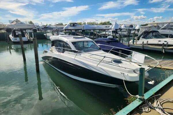35-ft-Four Winns-2022-355 Vista Coupe-Harrison Township Michigan United States yacht for sale