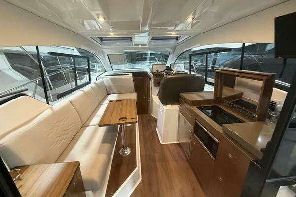 Four Winns 355 Vista Coupe Yacht For Sale