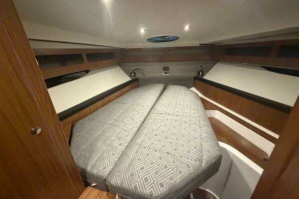 Four Winns 355 Vista Coupe Yacht For Sale