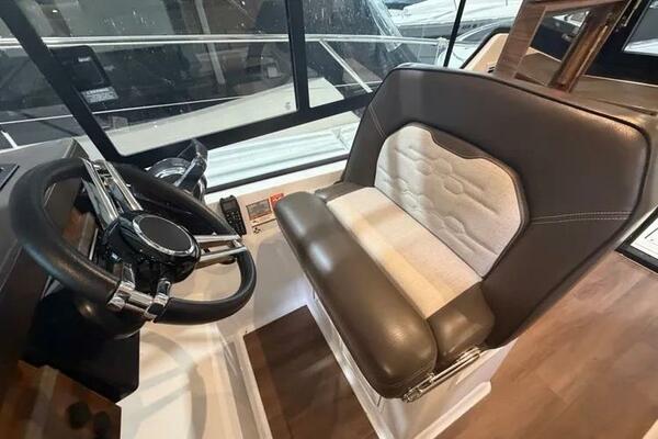 35ft Four Winns Yacht For Sale