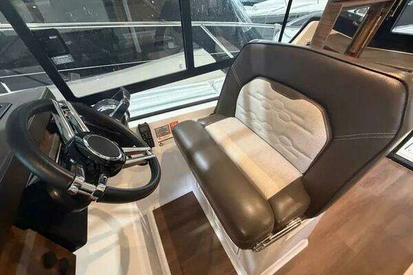 Four Winns 355 Vista Coupe Yacht For Sale