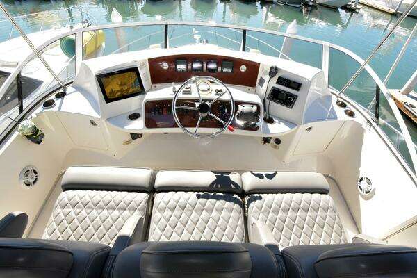 Silverton 38 Sedan Bridge Yacht For Sale