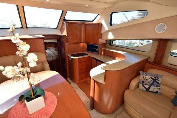 Silverton 38 Sedan Bridge Yacht For Sale