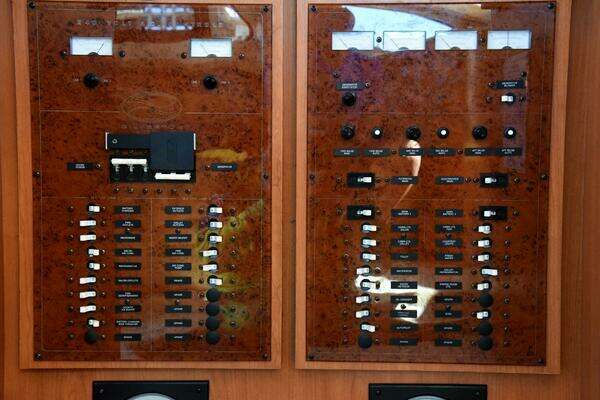 Silverton 38 Sedan Bridge Yacht For Sale