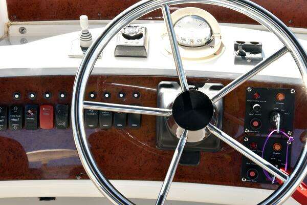 Silverton 38 Sedan Bridge Yacht For Sale