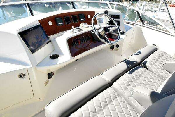 Silverton 38 Sedan Bridge Yacht For Sale