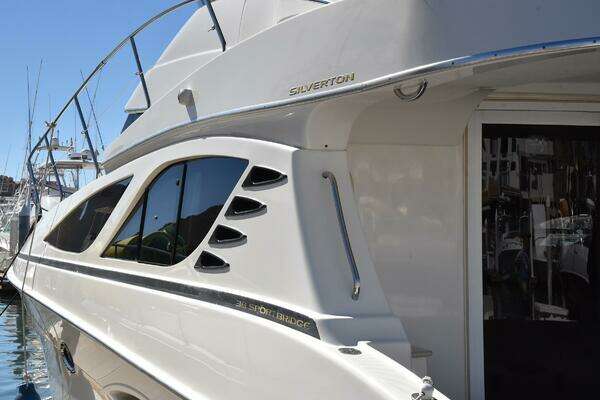 Silverton 38 Sedan Bridge Yacht For Sale