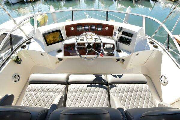 Silverton 38 Sedan Bridge Yacht For Sale