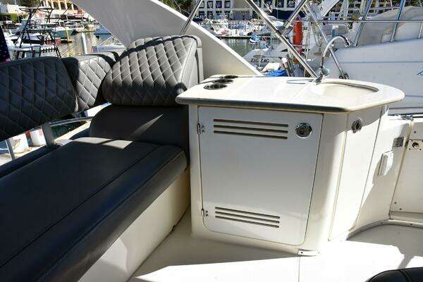 Silverton 38 Sedan Bridge Yacht For Sale